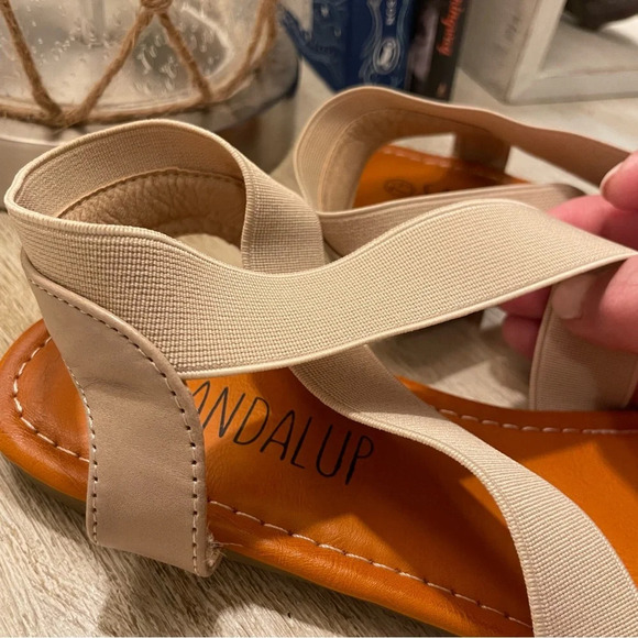 SandalUp Flat Neutral Sandals NWOT - Picture 2 of 4